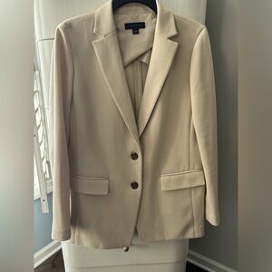 Ann Taylor Blazer Size 8. Beige color